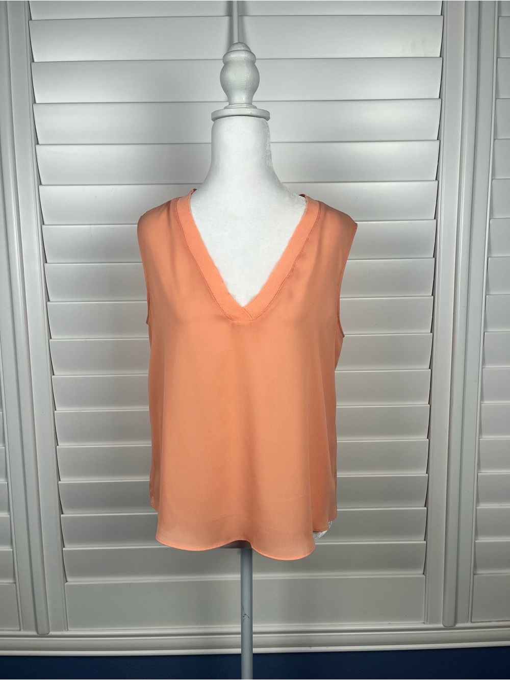 Worthington Peach V-Neck Sleeveless blouse size petite small coastal cottagecore